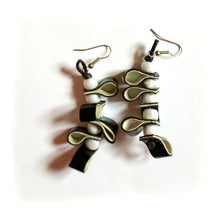 Black and White Plastic Necklace and Earring Set