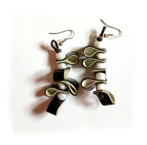 Black and White Plastic Necklace and Earring Set