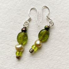 Unique Green Stone and pearl chocker necklace 2pce