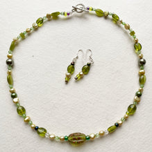 Unique Green Stone and pearl chocker necklace 2pce